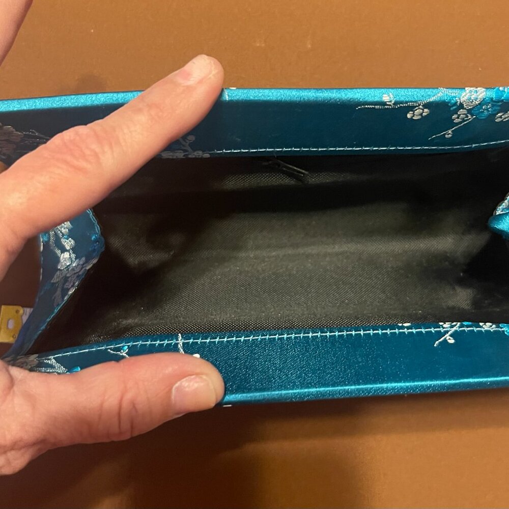 Elegant Floral Clutch - Perfect for Any Occasion! Never Used - Picture 7 of 8